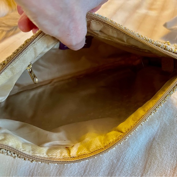 Woven Gold pattern Purse w/Brooch - Picture 3 of 4